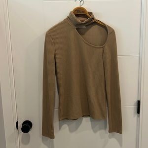 🇺🇸 Oak + Fort long sleeve peek-a-boo shoulder cut out top size medium